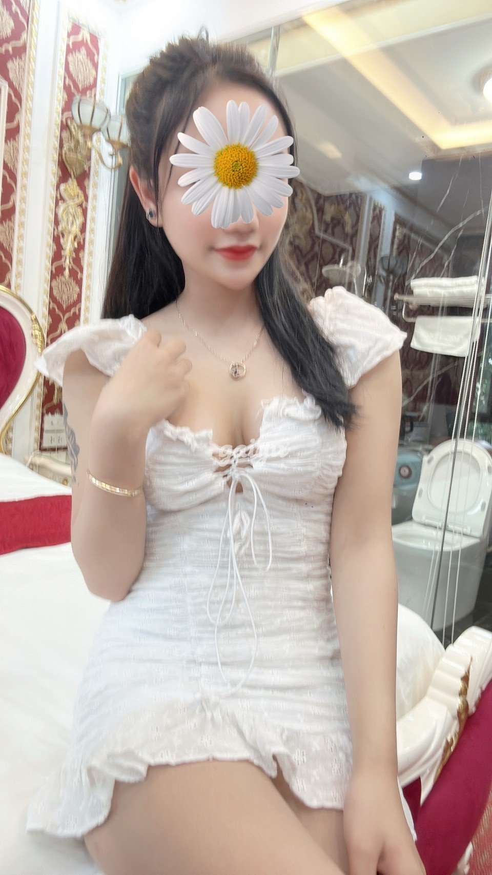 NEW PHƯƠNG LY – GÁI XINH GÁI NON MƠN MỞN, MỘT SIÊU PHẨM.