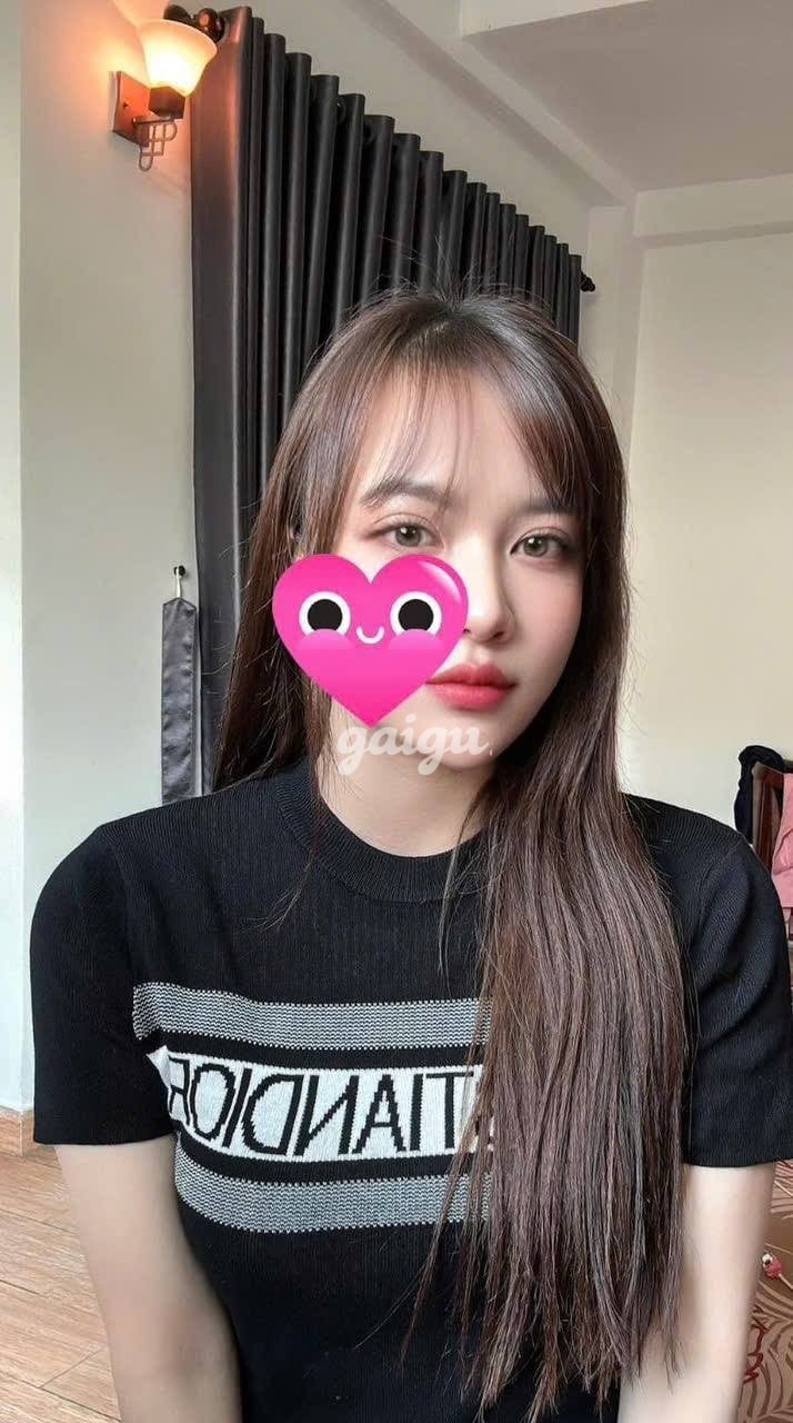 THÙY LINH – NGỌT NGÀO DUYÊN DÁNG VÀ DÂM NGẦM